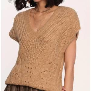 NEW HEARTLOOM ashby sweater vest in latte
